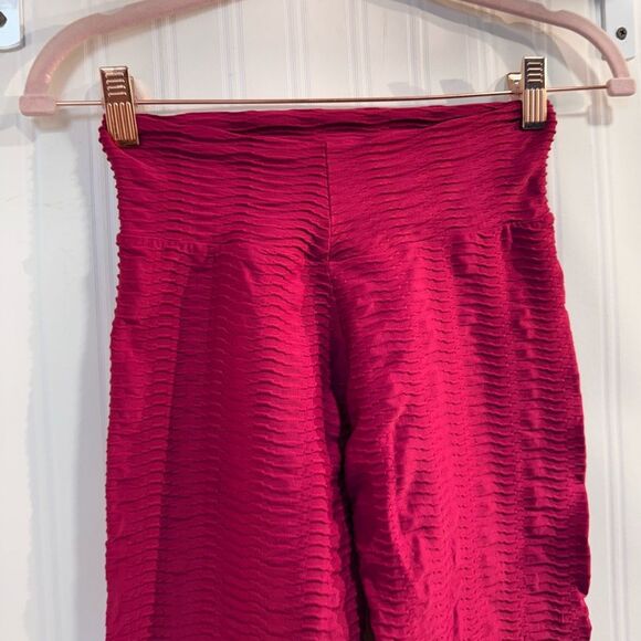Booty by brabants Vibrant Pink Textured Leggings OS - Picture 3 of 7